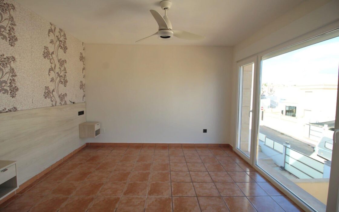 Вилла в Ориуэла Коста с террасой 120 кв.м, 5 комнат