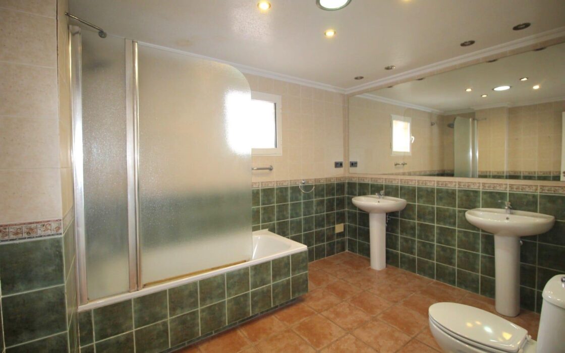 Вилла в Ориуэла Коста с террасой 120 кв.м, 5 комнат