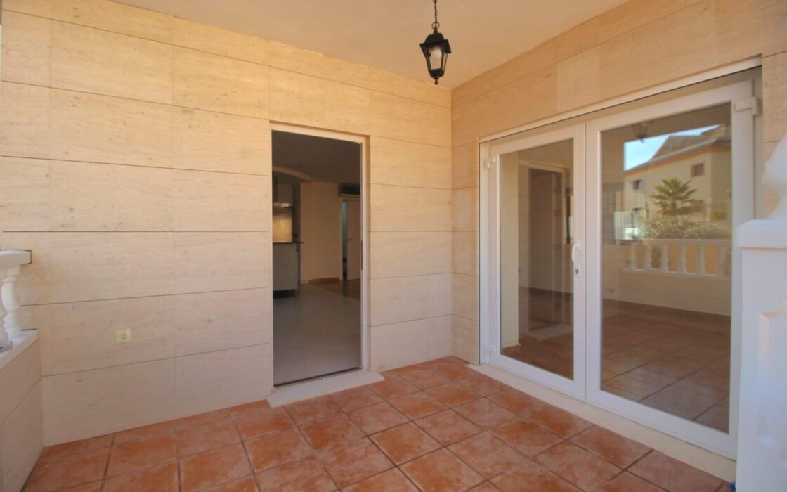 Вилла в Ориуэла Коста с террасой 120 кв.м, 5 комнат