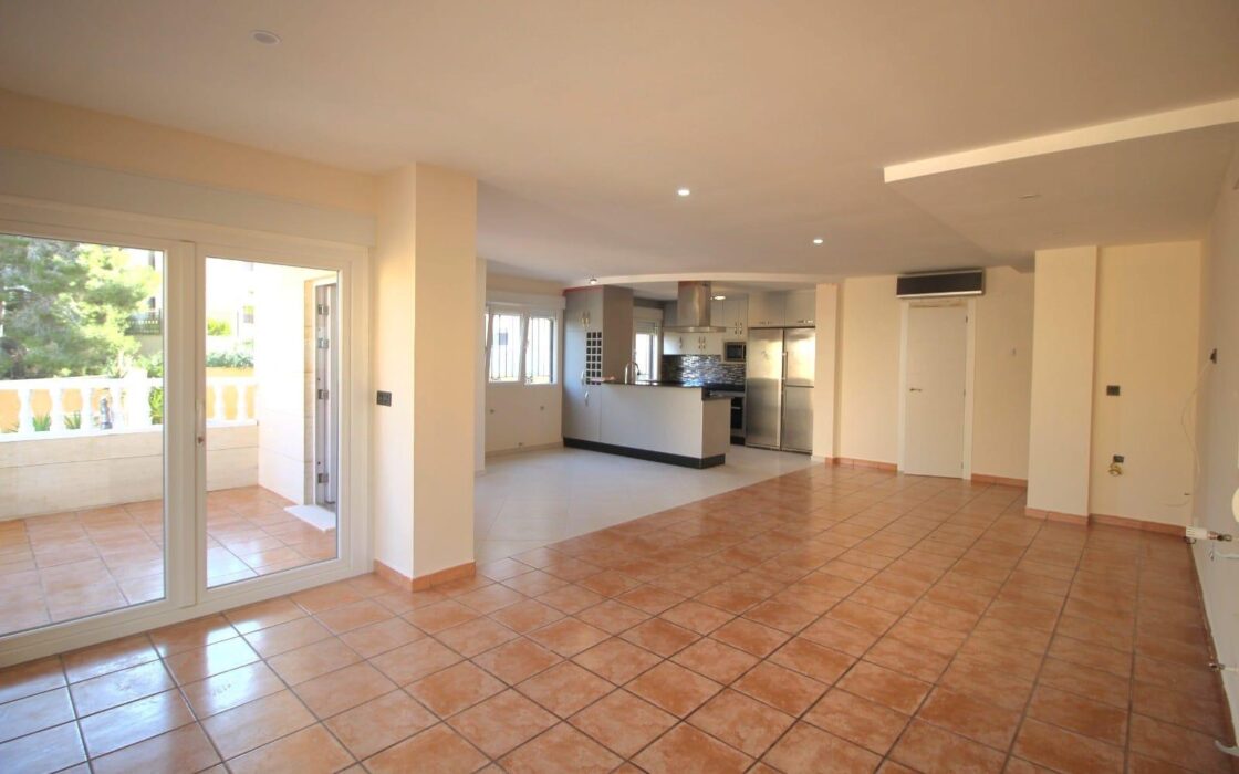 Вилла в Ориуэла Коста с террасой 120 кв.м, 5 комнат