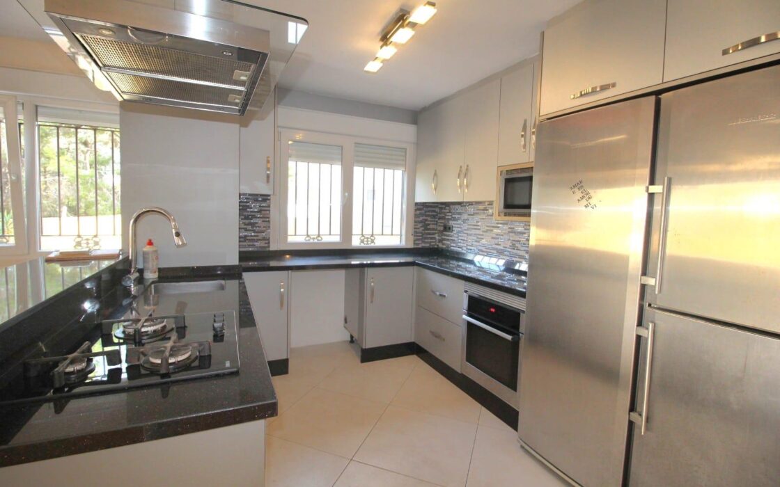 Вилла в Ориуэла Коста с террасой 120 кв.м, 5 комнат