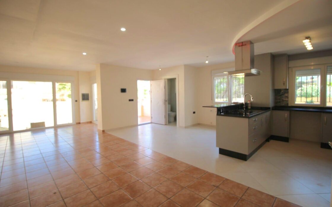 Вилла в Ориуэла Коста с террасой 120 кв.м, 5 комнат