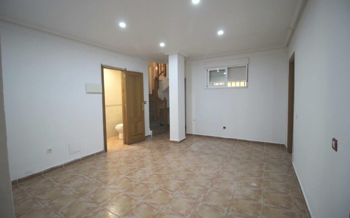 Вилла в Ориуэла Коста с террасой 120 кв.м, 5 комнат