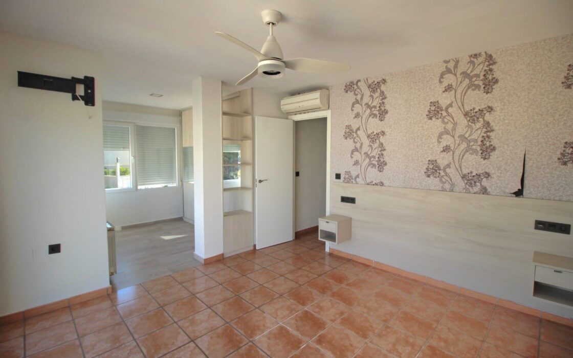 Вилла в Ориуэла Коста с террасой 120 кв.м, 5 комнат