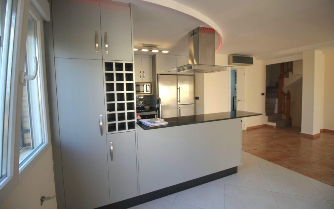 Вилла в Ориуэла Коста с террасой 120 кв.м, 5 комнат