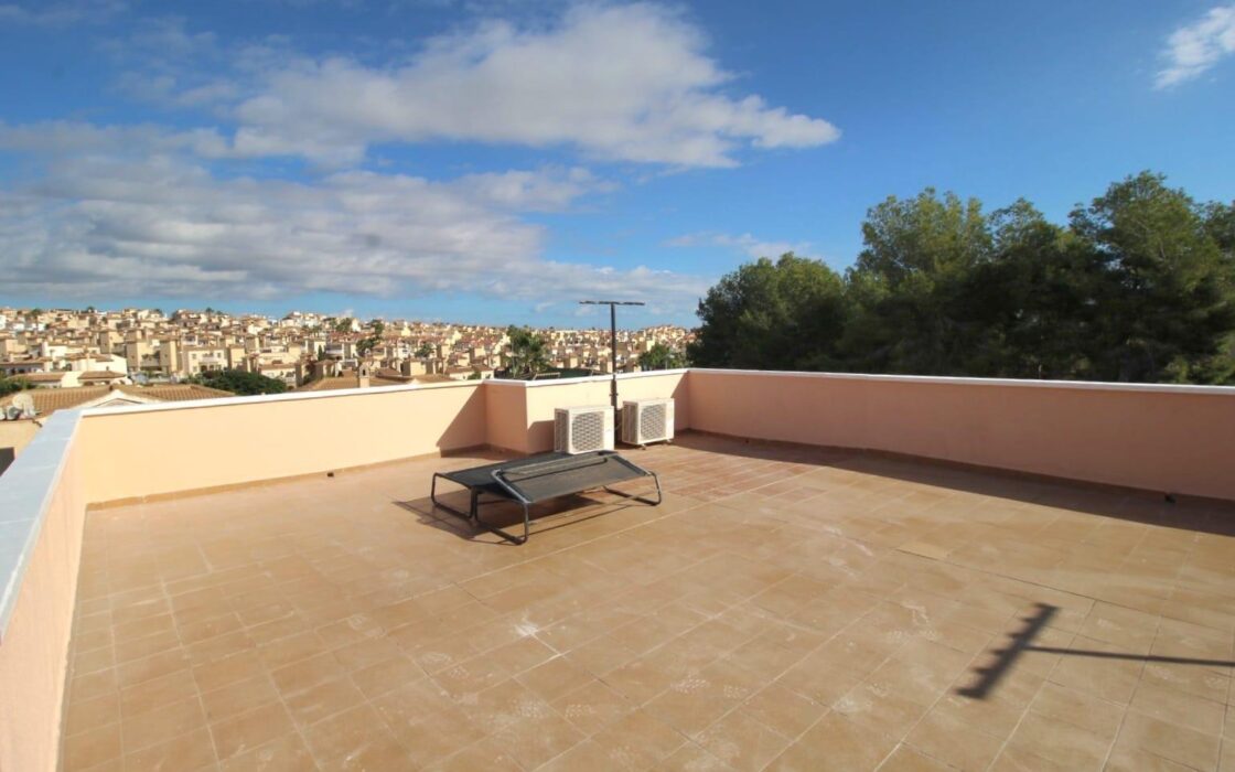 Вилла в Ориуэла Коста с террасой 120 кв.м, 5 комнат