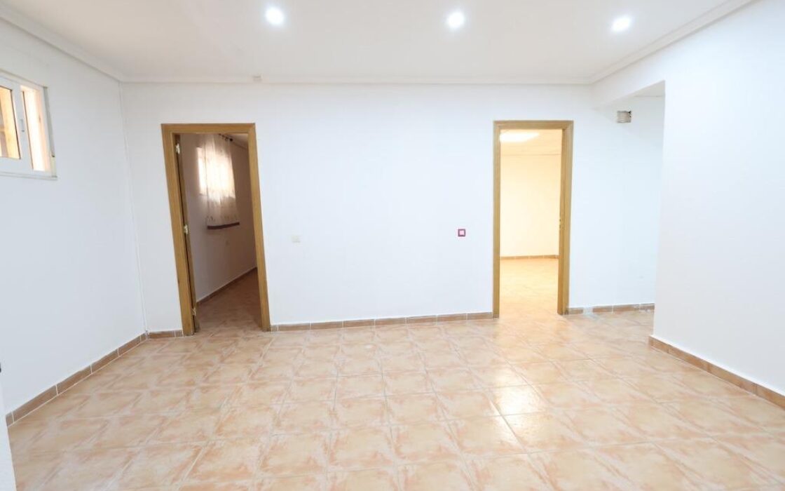 Будинок в Оріуела Коста 195 кв.м з терасою та близько до моря