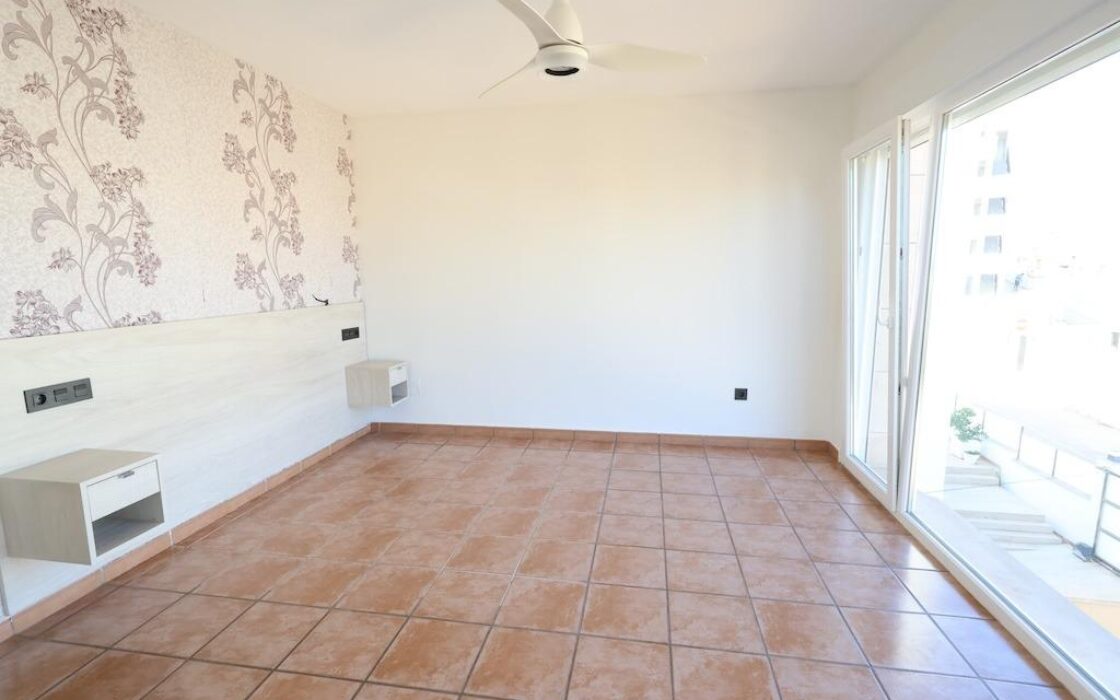 Будинок в Оріуела Коста 195 кв.м з терасою та близько до моря