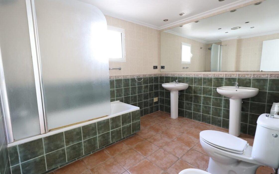 Будинок в Оріуела Коста 195 кв.м з терасою та близько до моря