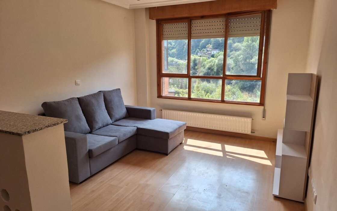 Апартаменты в Mieres 92 кв.м с балконом и 4 комнатами