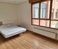Апартаменты в Mieres 92 кв.м с балконом и 4 комнатами