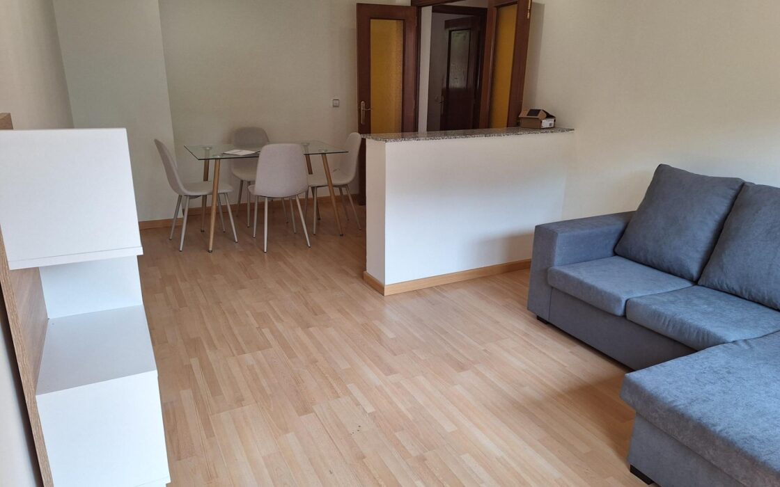 Апартаменты в Mieres 92 кв.м с балконом и 4 комнатами