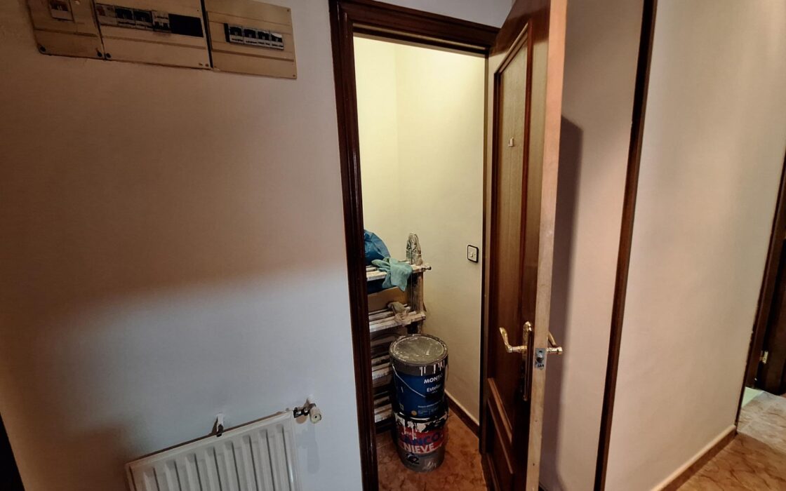 Апартаменты в Mieres 92 кв.м с балконом и 4 комнатами