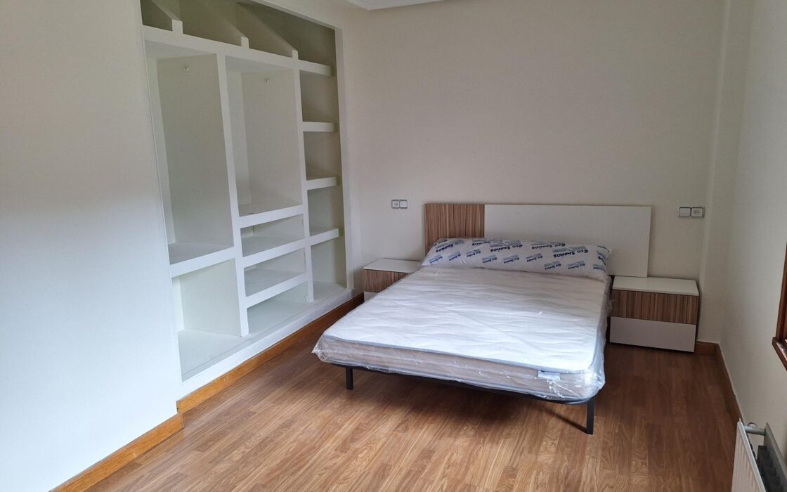 Апартаменты в Mieres 92 кв.м с балконом и 4 комнатами