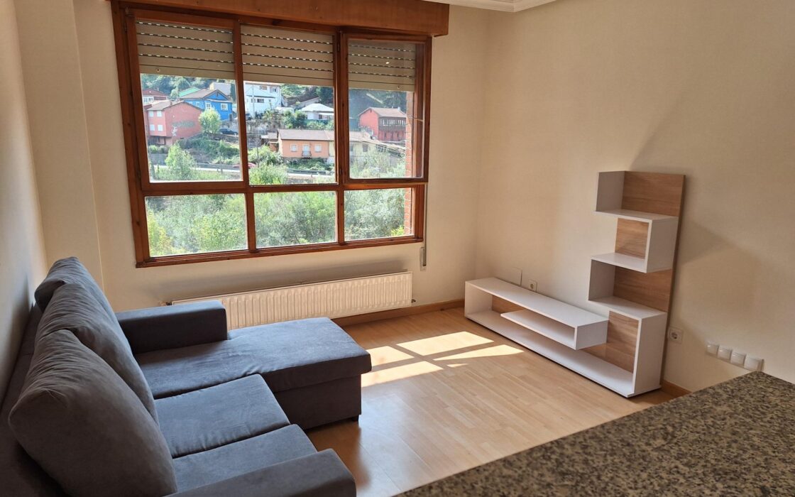 Апартаменты в Mieres 92 кв.м с балконом и 4 комнатами