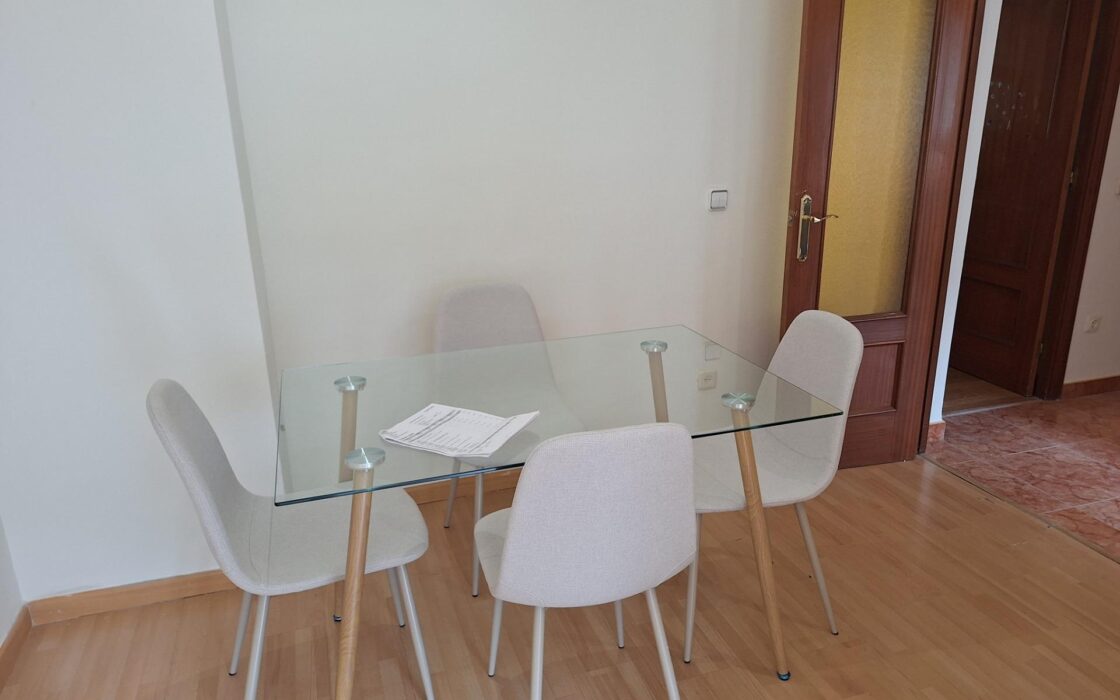 Апартаменты в Mieres 92 кв.м с балконом и 4 комнатами