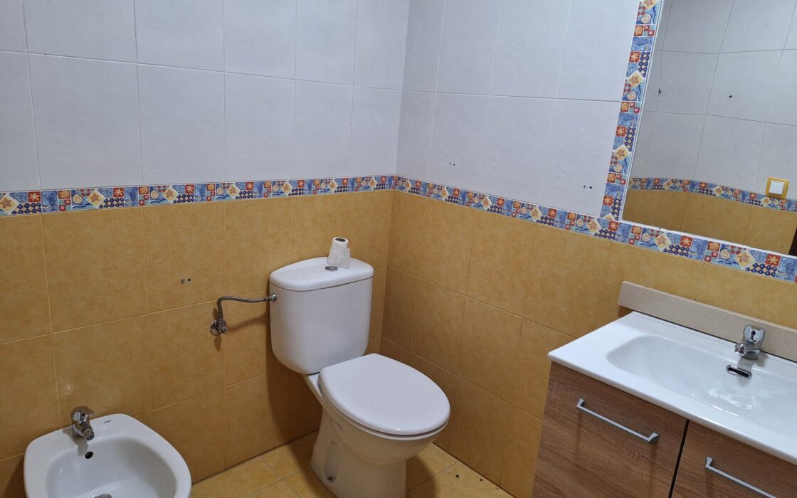 Апартаменты в Mieres 92 кв.м с балконом и 4 комнатами