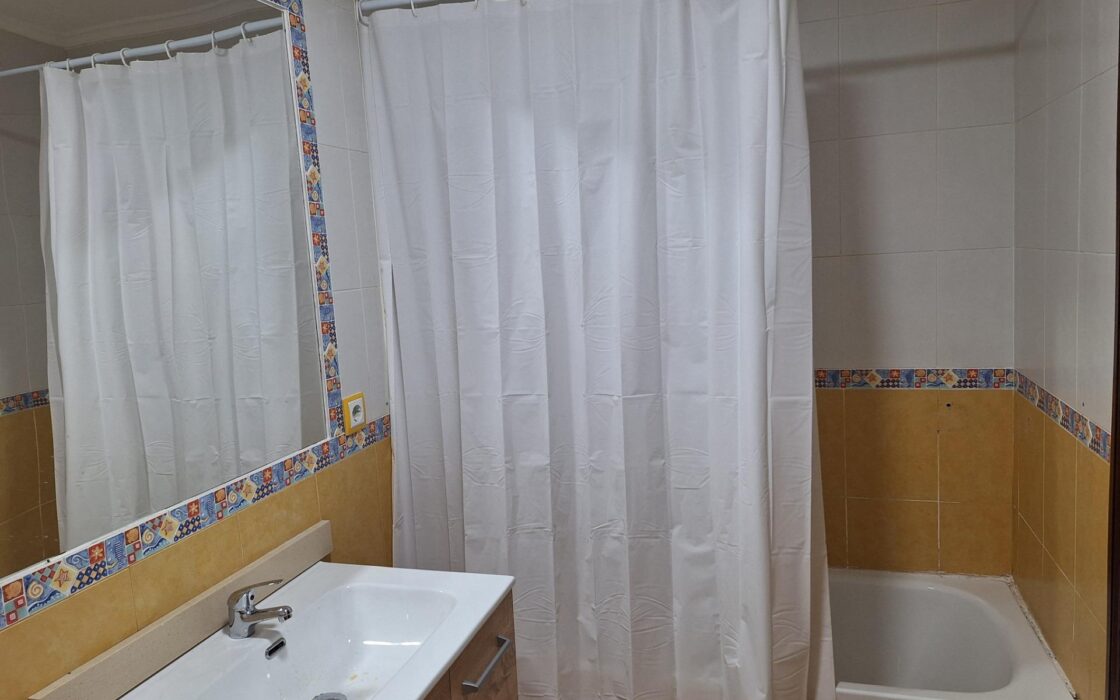 Апартаменты в Mieres 92 кв.м с балконом и 4 комнатами