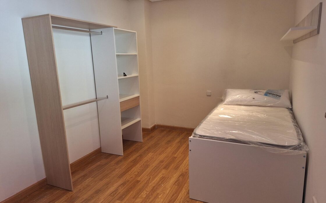 Апартаменты в Mieres 92 кв.м с балконом и 4 комнатами