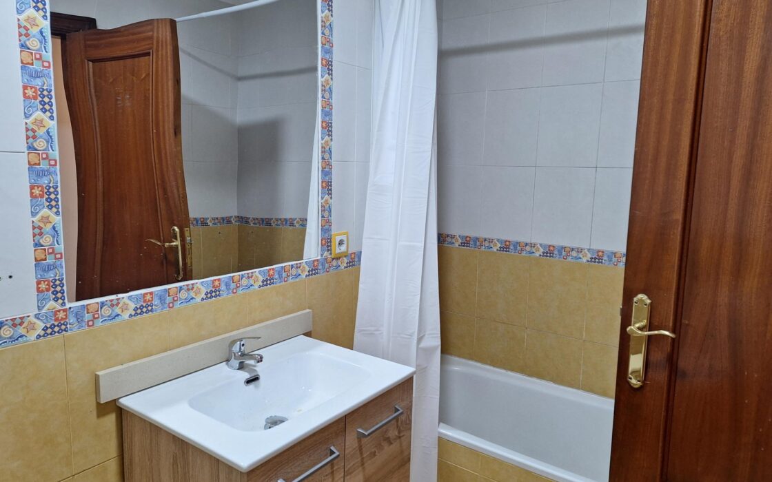 Апартаменты в Mieres 92 кв.м с балконом и 4 комнатами