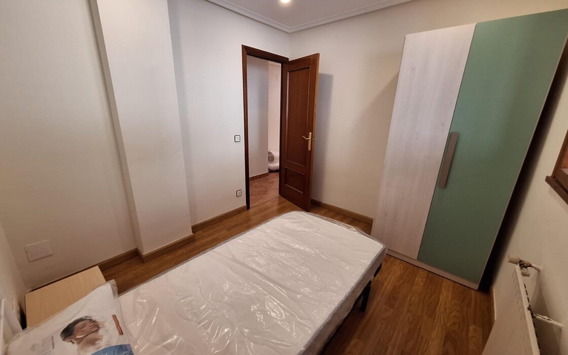 Апартаменты в Mieres 92 кв.м с балконом и 4 комнатами