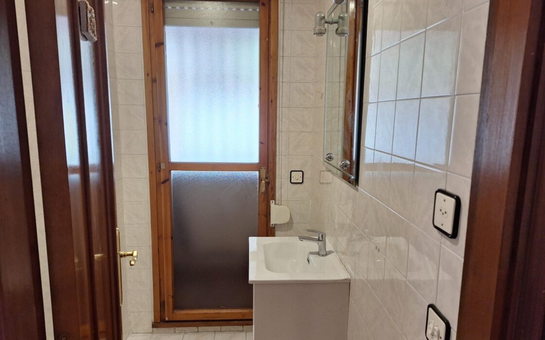 Апартаменты в Mieres 92 кв.м с балконом и 4 комнатами