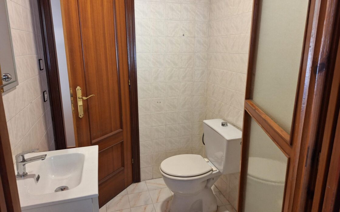 Апартаменты в Mieres 92 кв.м с балконом и 4 комнатами