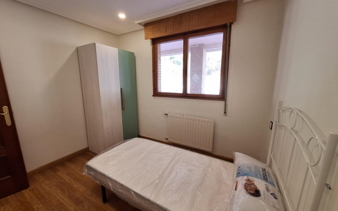 Апартаменты в Mieres 92 кв.м с балконом и 4 комнатами