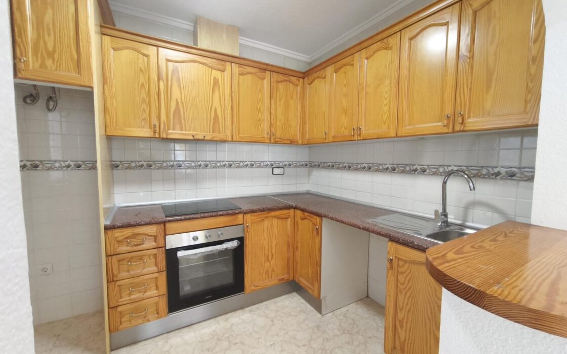 Дом в Ориуэле 76 кв.м с террасой в 3 км от моря