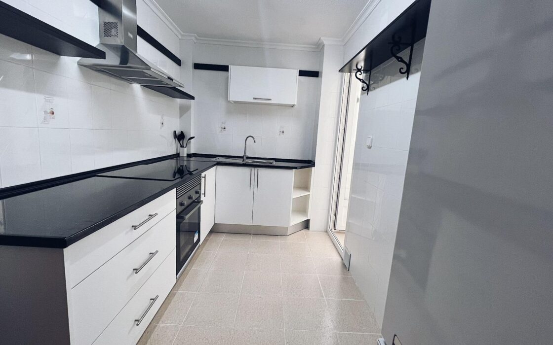 Апартаменты в Торревьехе 72 кв.м у моря с лифтом