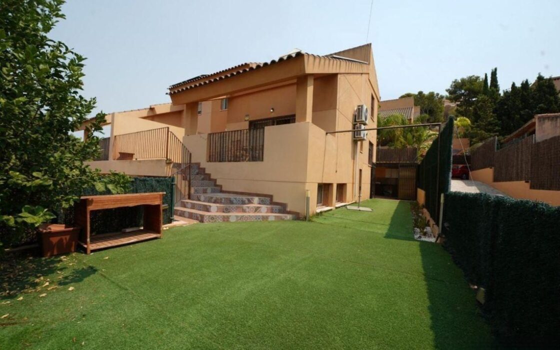 Будинок в Мутсамеле, 197 кв.м, 7 кімнат, тераса та барбекю