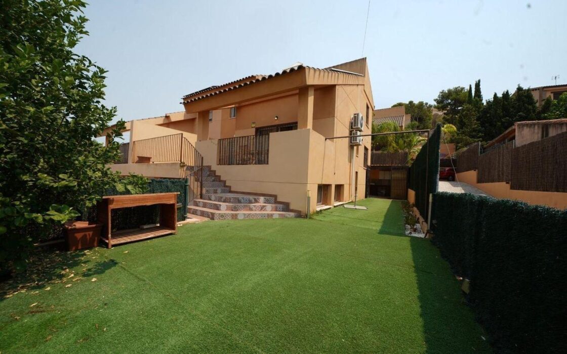 Будинок в Мутсамеле, 197 кв.м, 7 кімнат, тераса та барбекю