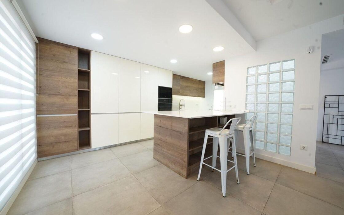 Будинок в Мутсамеле, 197 кв.м, 7 кімнат, тераса та барбекю