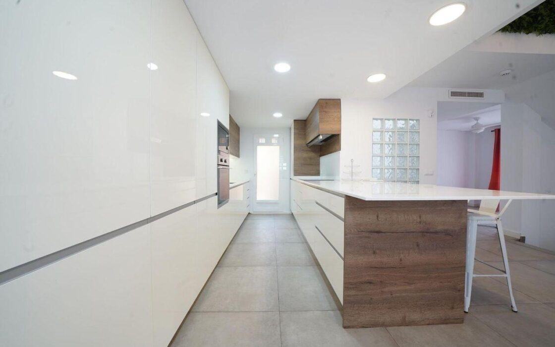 Будинок в Мутсамеле, 197 кв.м, 7 кімнат, тераса та барбекю