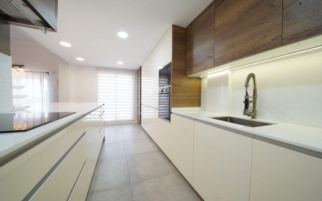 Будинок в Мутсамеле, 197 кв.м, 7 кімнат, тераса та барбекю