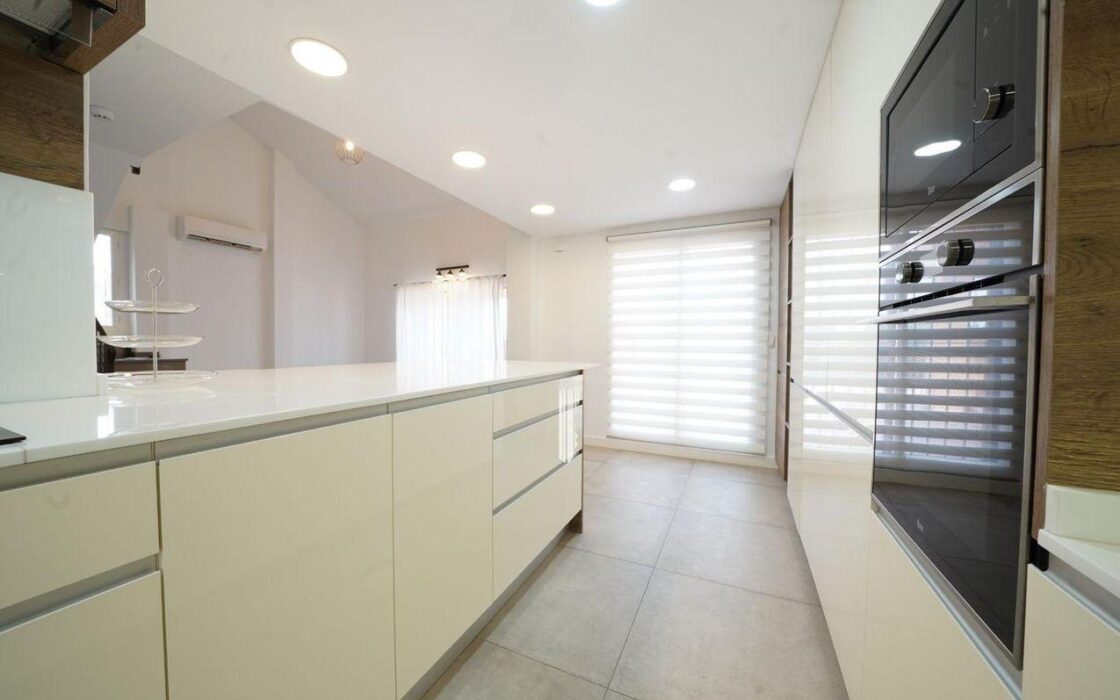 Будинок в Мутсамеле, 197 кв.м, 7 кімнат, тераса та барбекю