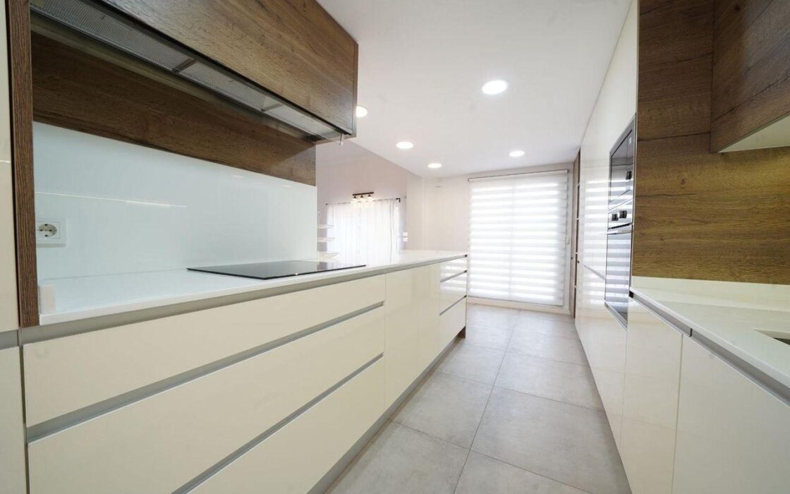 Будинок в Мутсамеле, 197 кв.м, 7 кімнат, тераса та барбекю