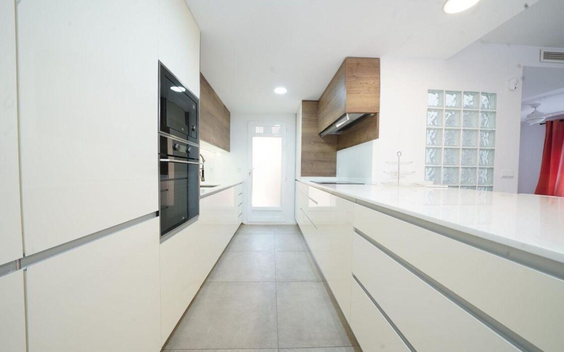 Будинок в Мутсамеле, 197 кв.м, 7 кімнат, тераса та барбекю