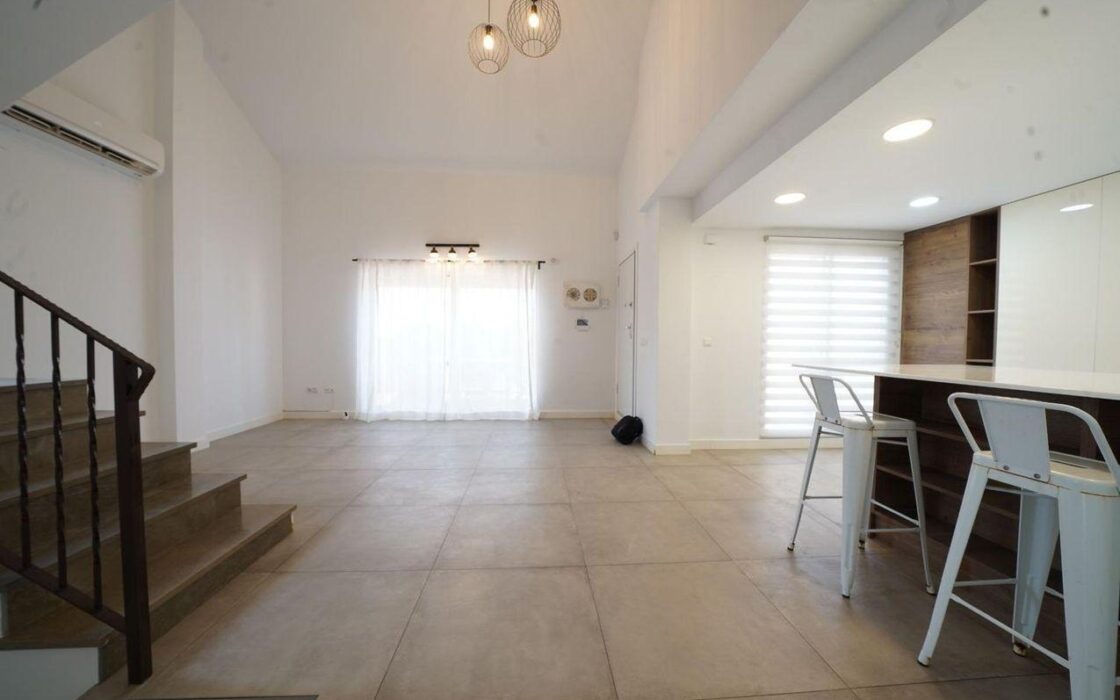 Будинок в Мутсамеле, 197 кв.м, 7 кімнат, тераса та барбекю