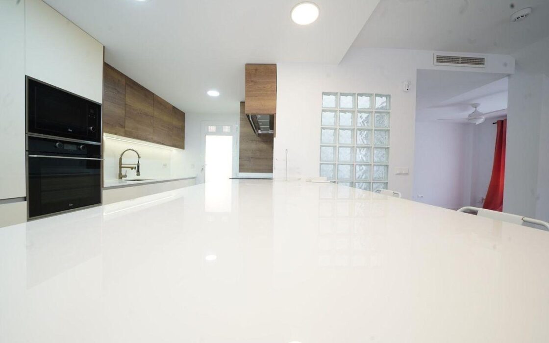 Будинок в Мутсамеле, 197 кв.м, 7 кімнат, тераса та барбекю