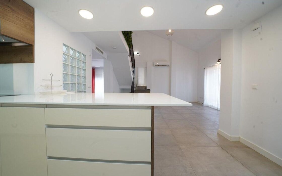 Будинок в Мутсамеле, 197 кв.м, 7 кімнат, тераса та барбекю