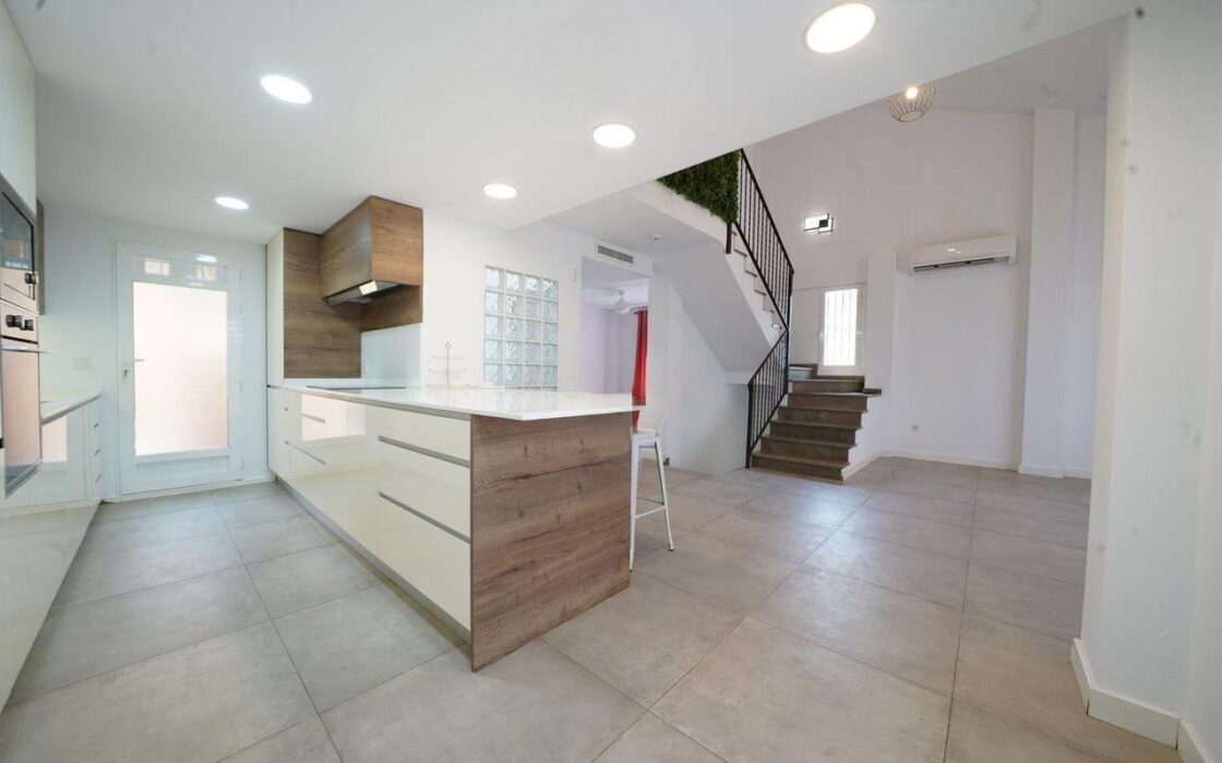 Будинок в Мутсамеле, 197 кв.м, 7 кімнат, тераса та барбекю