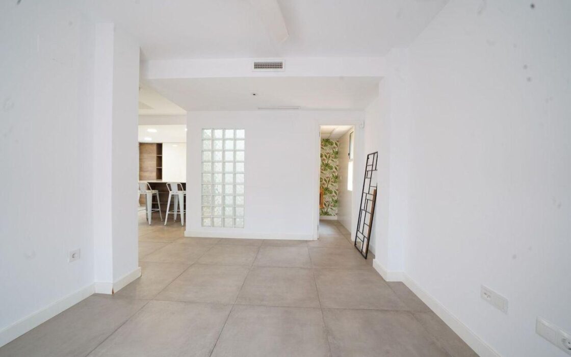 Будинок в Мутсамеле, 197 кв.м, 7 кімнат, тераса та барбекю