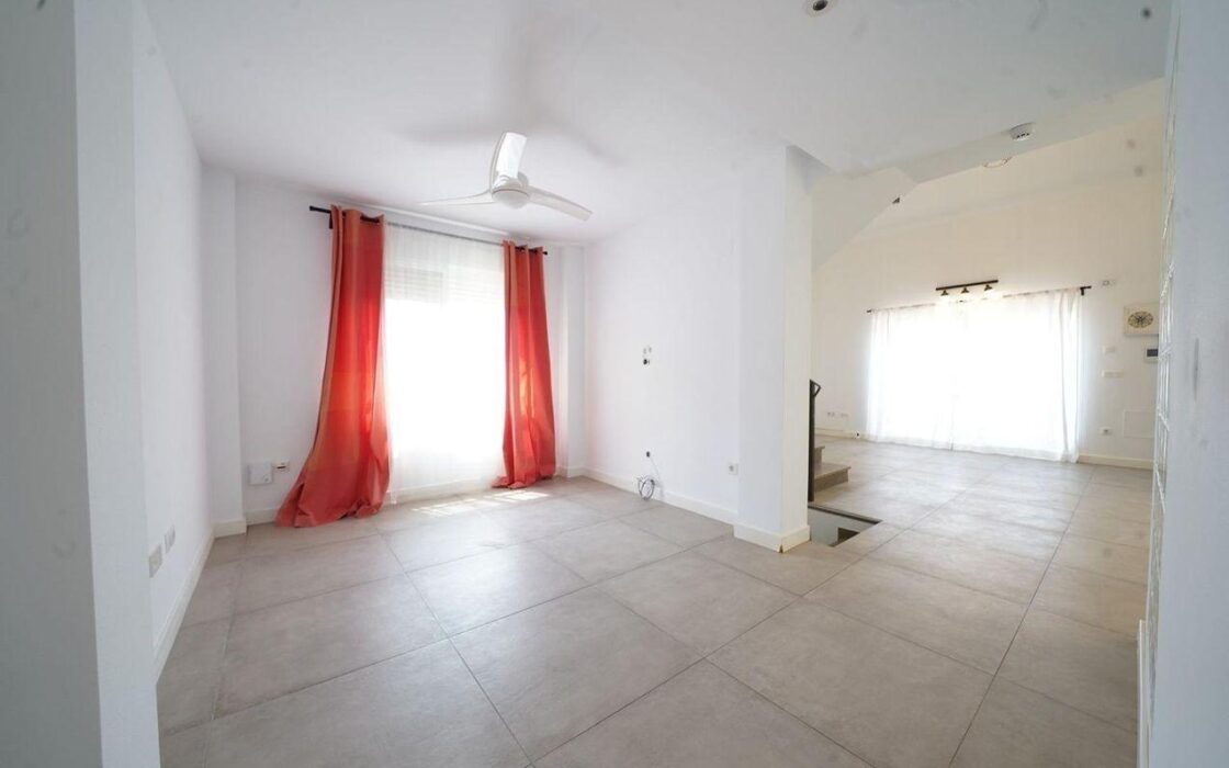 Будинок в Мутсамеле, 197 кв.м, 7 кімнат, тераса та барбекю