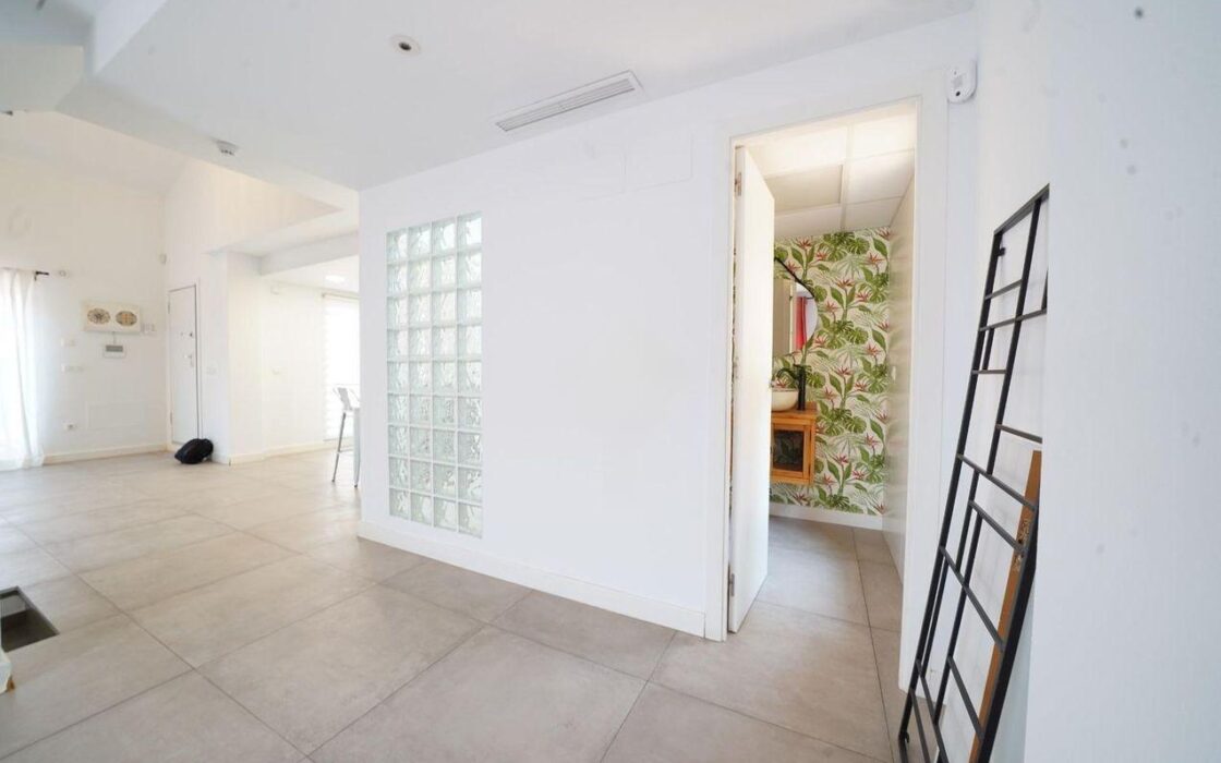 Будинок в Мутсамеле, 197 кв.м, 7 кімнат, тераса та барбекю