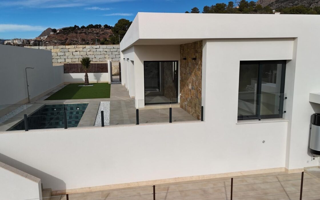 Вілла у Фінестраті 107 кв.м з басейном та видом на море