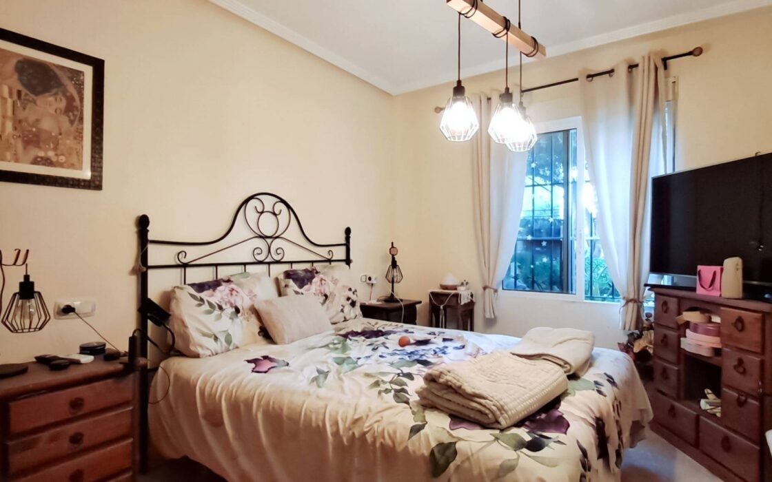 Будинок в Торрев’єсі 69 кв.м з басейном біля моря