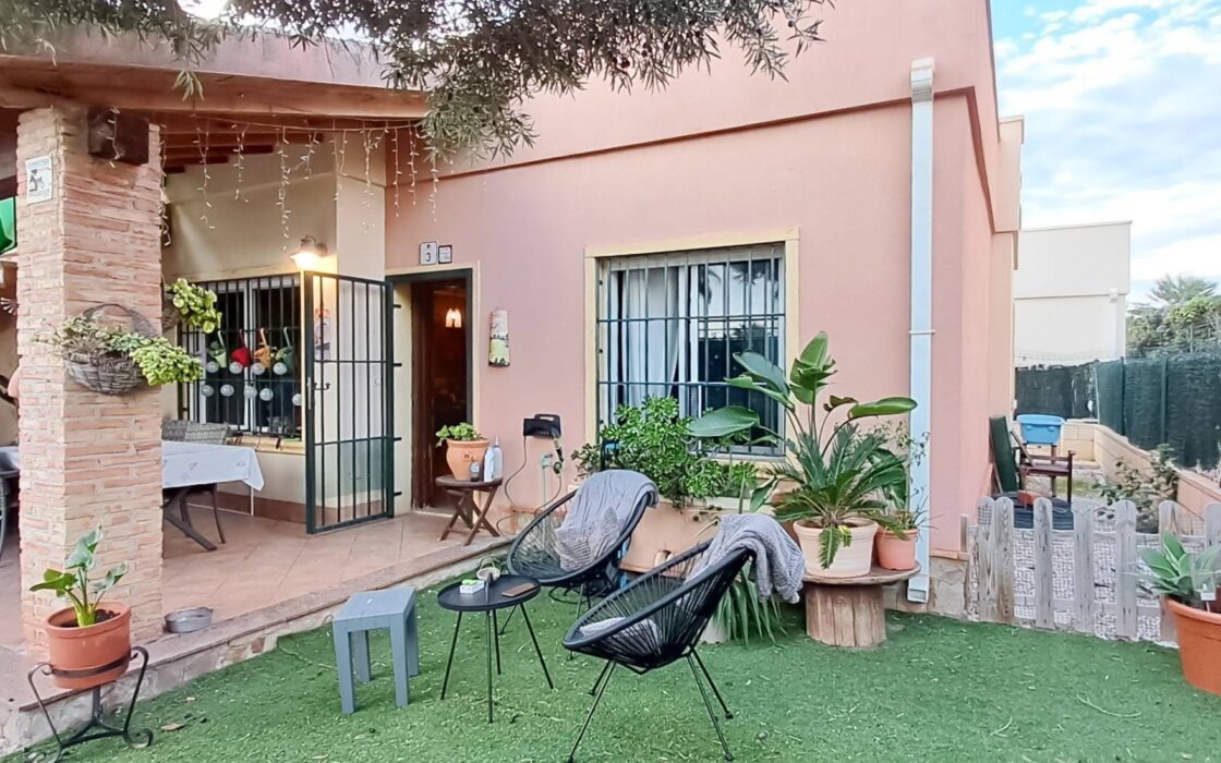 Будинок в Торрев’єсі 69 кв.м з басейном біля моря