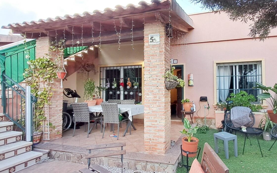 Будинок в Торрев’єсі 69 кв.м з басейном біля моря