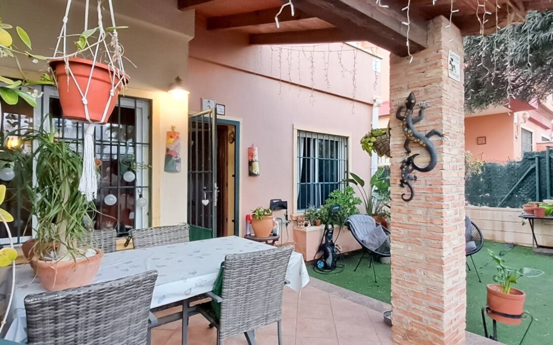 Будинок в Торрев’єсі 69 кв.м з басейном біля моря